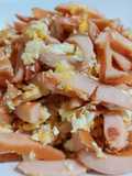 ผัดไส้กรอกหมูรมควันใส่ไข่