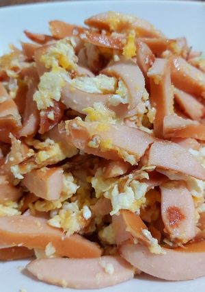 รูปของ ผัดไส้กรอกหมูรมควันใส่ไข่