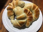 Una foto de croissant sin manteca