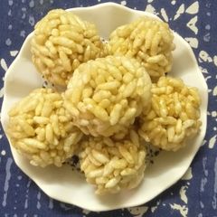 A picture of Murmura ladoo.