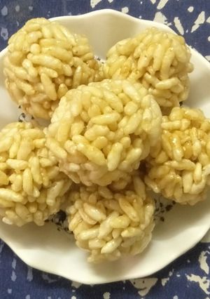 A picture of Murmura ladoo.