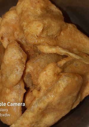 A picture of Aloo onion bajji.