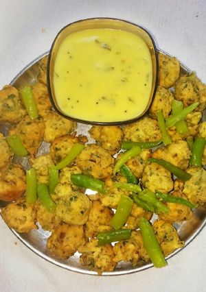 A picture of Winter’s Crispy Delight – Methi Gota.