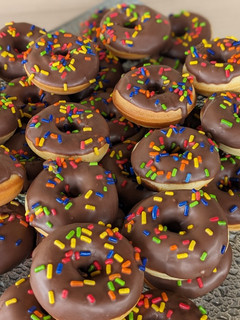 Una foto de Mini donas en máquina 🍩 ¡Ricas, fáciles y esponjosas!