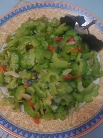 Langkah Gampang Membikin Resep Tumis pare teri jengki yang Bikin Ngiler Anti Ribet, Uenak Banget