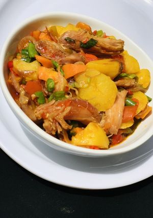 A picture of Chicken and Veggies sauce.