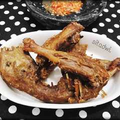 A picture of Bebek Goreng.