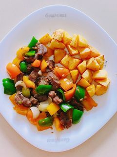 Hình của món Bò lúc lắc khoai tây.