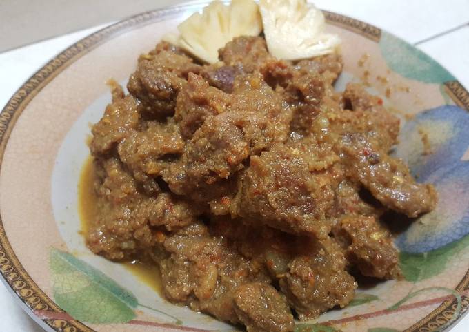 Daging sapi masak kunyit pedas