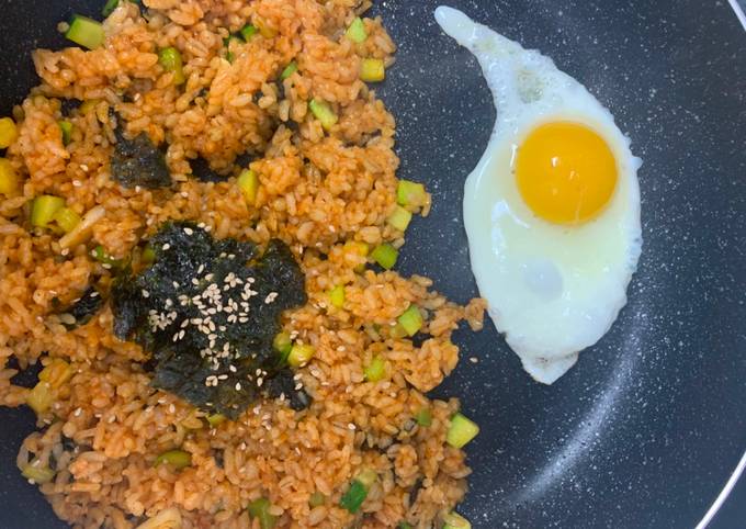 Yachae Pokkeumbab (Nasi Goreng Sayur) Ala Anak Kos Korea