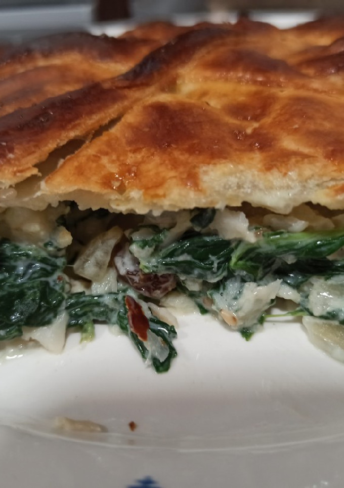 Una foto de Empanada de merluza y espinacas
