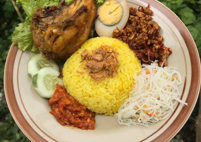 Resep Nasi Kuning Ricecooker Oleh Nadhira Hirsan Cookpad