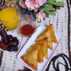 A picture of Chicken samosa.