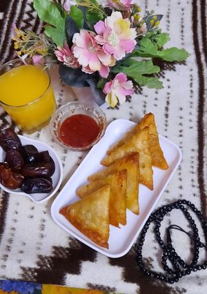 A picture of Chicken samosa.