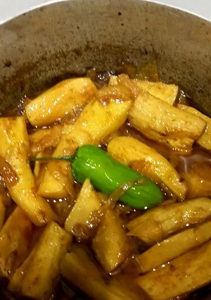 A picture of Arvi (vegetable) gravy.
