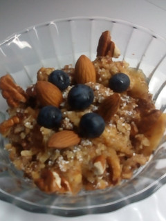 Una foto de Crocante de avena,🍎🍎🍎 manzana, nueces pecan y arándanos