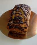 Budín de vainilla con relleno y cobertura de chocolate