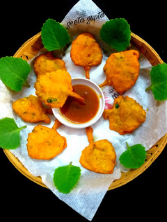 अजवाइन की पकौड़ी(ajwain pakodi recipe in hindi) रेसिपी मुख्य फोटो