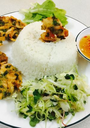 Hình của món Cơm đĩa với bánh tép.