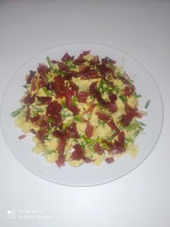 Una foto de Revuelto de espárragos con jamón crujiente