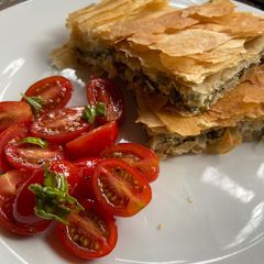 A picture of ΣπανακόπιταSPINACH FILO PIE.