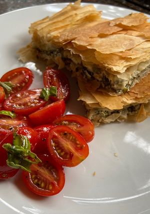 A picture of ΣπανακόπιταSPINACH FILO PIE.
