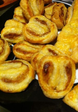Una foto de Pan orejitas de hojaldre de manzana y canela