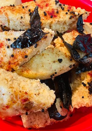 ইডলি ব্যাটারে ধোকলা (idli batter e dhokla recipe in Bengali) রেসিপির প্রধান ছবি