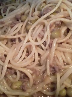 Una foto de Pasta con carne molida y arvejas!!! 💛🍝🍖🍝💛