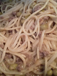 Una foto de Pasta con carne molida y arvejas!!! 💛🍝🍖🍝💛