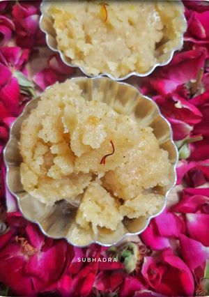 A picture of Suji besan halva.