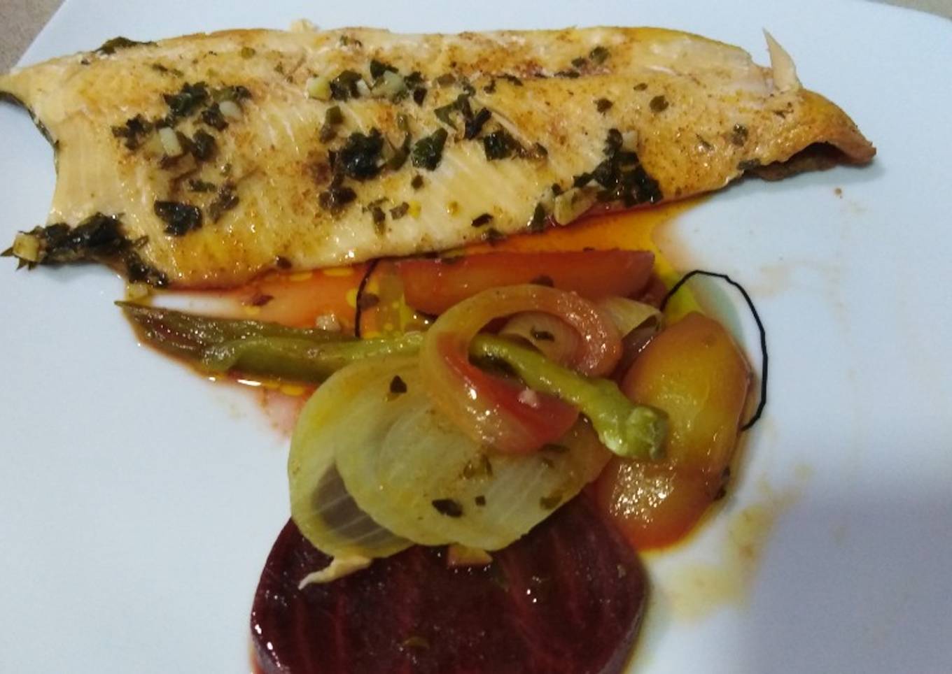 Trucha con verduras en papillote