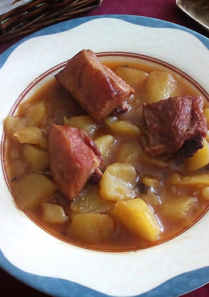 Una foto de Patatas con costilla adobada
