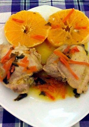 Una foto de Contra-muslos con naranja y zanahoria