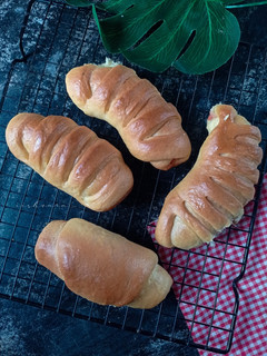 Foto resep Roti manis isi selai strawberry
