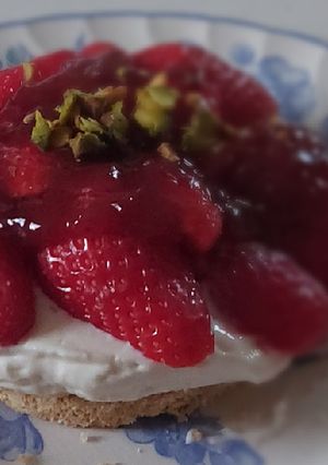 Une photo de Cheesecake aux fraises et citron vert