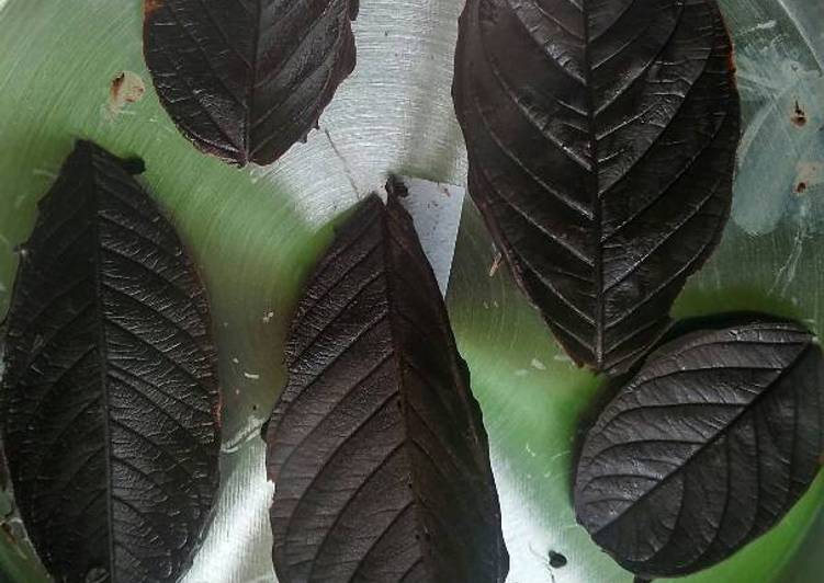 coklat daun hiasan blackforest