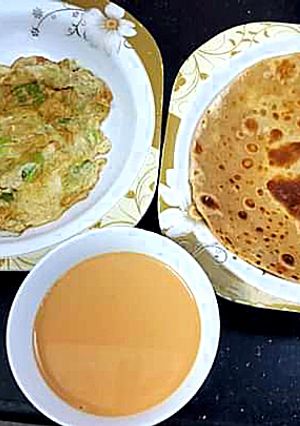 A picture of Elaichi chai.