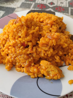 Una foto de Paella de pollo