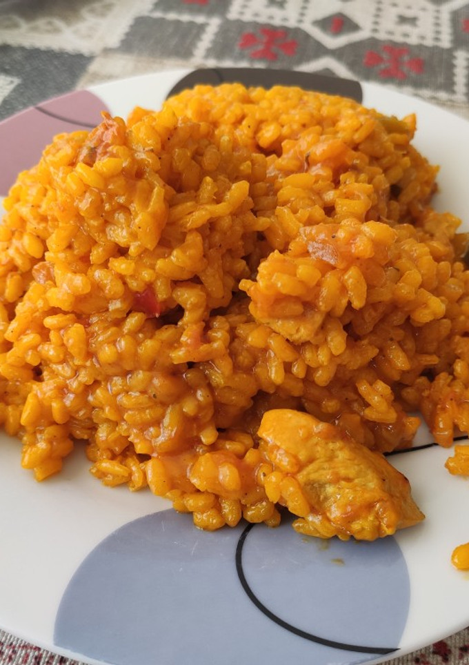 Una foto de Paella de pollo