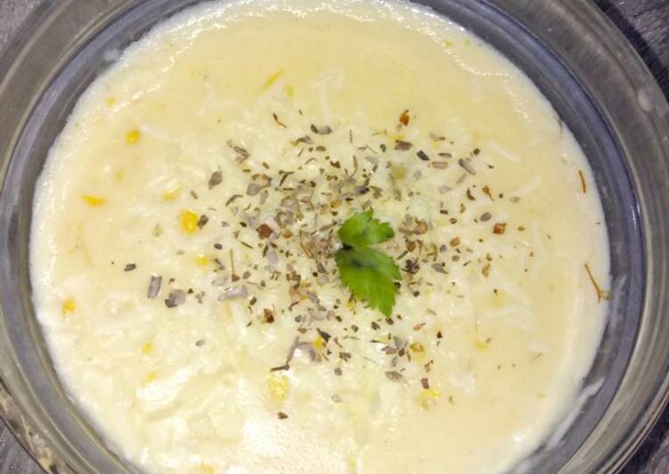 Creamy corn soup with chesee