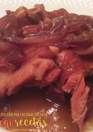 Foto principal de Chuletas de sajonia encebolladas, con salsa teriyaki y Pedro Ximénez