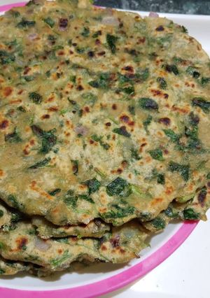 A picture of Methi Paratha.