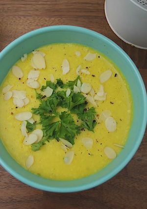 Fűszeres mandulakrémleves recept fotója
