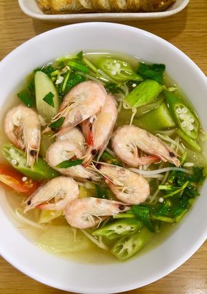 Hình của món Canh chua tôm thanh mát.