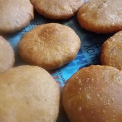 A picture of Besan kachori.