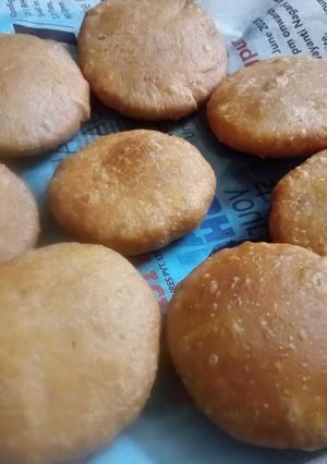 A picture of Besan kachori.
