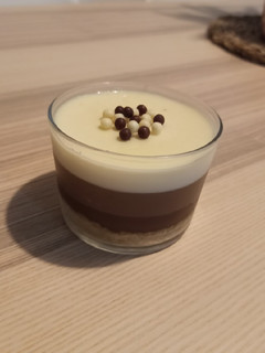 Una foto de Tarta tres chocolates 🥧