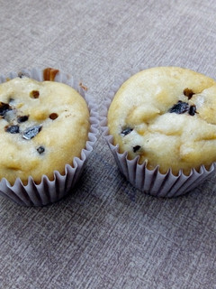 Una foto de Muffins de cambur (banana) y chocolate