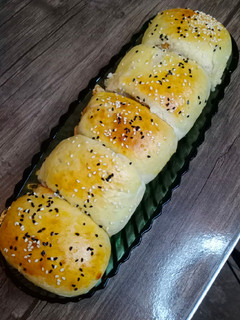 A picture of 3 -layers chicken buns 😘😘.